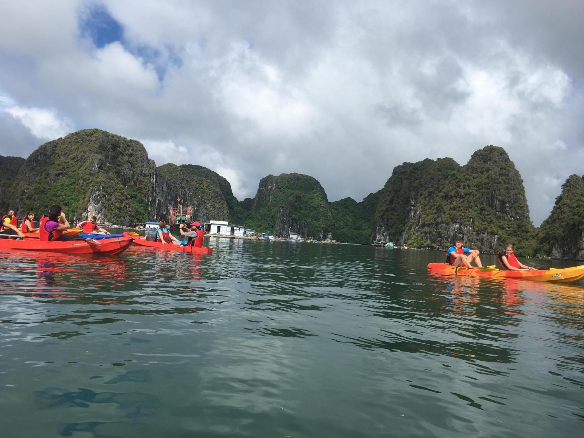 Cat Ba Bay Cruises Hotel Dong Khe Sau Exterior photo