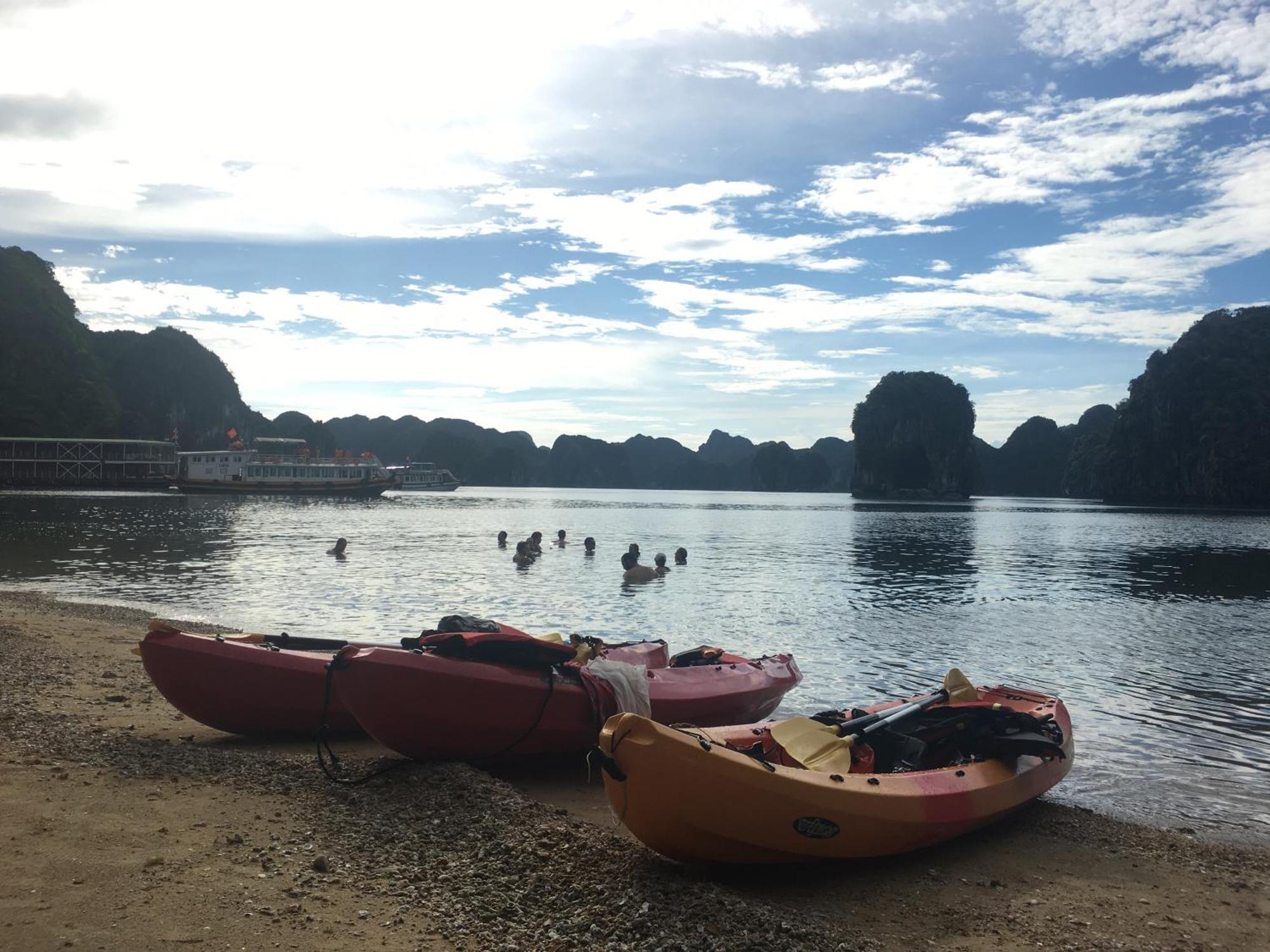 Cat Ba Bay Cruises Hotel Dong Khe Sau Exterior photo